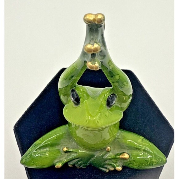 Two Tone Green Yoga Frog Arms Up Resin Figurine 5.5”x 4" Gloss Gold Nails Cute - Picture 3 of 13